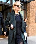 November_15_-_Leaving_her_hotel_in_New_York_City_before_she_heads_to_Mockingjay_Fan_Press_Event_28329.jpg
