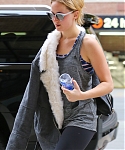 November_16_-_Arriving_back_at_her_hotel_in_New_York__281529.jpg