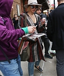 November_16_-_Leaving_her_hotel_in_New_York_282429.jpg