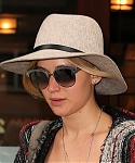 November_16_-_Leaving_her_hotel_in_New_York_28329.jpg
