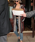 November_16_-_Leaving_her_hotel_in_New_York_28529.jpg