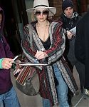 November_16_-_Leaving_her_hotel_in_New_York_285329.jpg