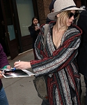 November_16_-_Leaving_her_hotel_in_New_York_285829.JPG
