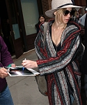 November_16_-_Leaving_her_hotel_in_New_York_285929.JPG