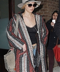 November_16_-_Leaving_her_hotel_in_New_York_287329.jpg