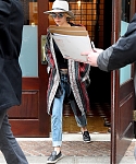 November_16_-_Leaving_her_hotel_in_New_York_289229.jpg