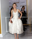 November_17_-__Mockingjay_Part_1__Premiere_in_Los_Angeles_288829~0.jpg