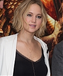 X_November_9_-_Attend_a_photocall_for___The_Hunger_Games_Mockingjay_Part_1___in_London_282229.jpg