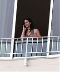 jlaw_candid_26feb2013hawaii_024.jpg