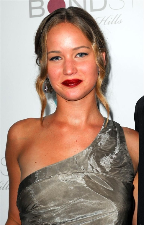 jennifer_lawrence_premiere_of_burning_plain_los_angeles4.jpg