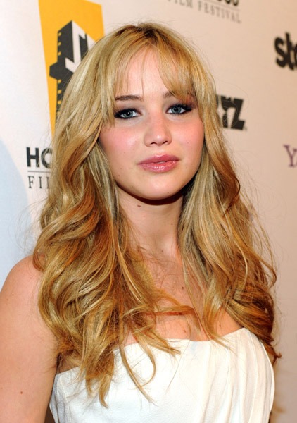 Jennifer_Lawrence_recieving_an_award_at_the_14th_Annual_Hollywood_Awards_Gala_22.jpg