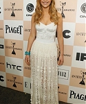 Jennifer_Lawrence_looking_beautiful_in_a_white_dress_at_the_Film_Independent_Spirit_Awards_025.jpg