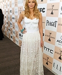 Jennifer_Lawrence_looking_beautiful_in_a_white_dress_at_the_Film_Independent_Spirit_Awards_026.jpg