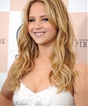 Jennifer_Lawrence_looking_beautiful_in_a_white_dress_at_the_Film_Independent_Spirit_Awards_037.jpg
