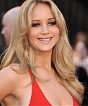Jennifer_Lawrence_attending_the_2011_Academy_Awards_in_a_smoking_hot_red_dress_MQ_04.jpg