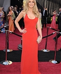 Jennifer_Lawrence_attending_the_2011_Academy_Awards_in_a_smoking_hot_red_dress_MQ_05.jpg