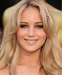 Jennifer_Lawrence_attending_the_2011_Academy_Awards_in_a_smoking_hot_red_dress_MQ_06.jpg