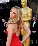 Jennifer_Lawrence_attending_the_2011_Academy_Awards_in_a_smoking_hot_red_dress_MQ_09.jpg