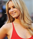 Jennifer_Lawrence_attending_the_2011_Academy_Awards_in_a_smoking_hot_red_dress_MQ_26.jpg