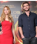 Jennifer_Lawrence_attending_the_Mexico_press_conference_promotion_for_The_Hunger_Games_01.jpg