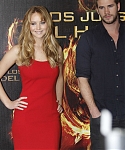 Jennifer_Lawrence_attending_the_Mexico_press_conference_promotion_for_The_Hunger_Games_02.jpg