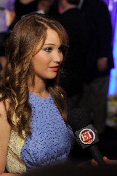 Jennifer_Lawrence_presenting_the_2011_Oscar_nominees_12.jpg