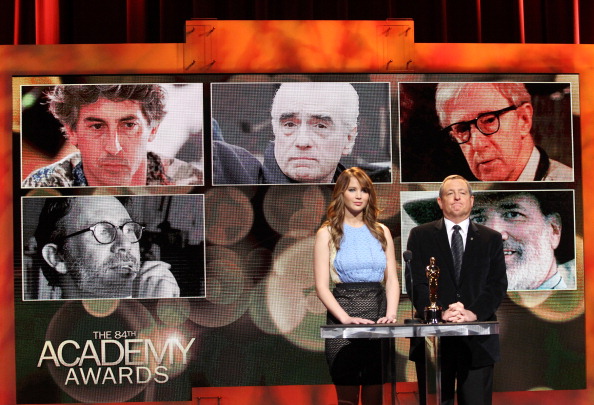 Jennifer_Lawrence_presenting_the_2011_Oscar_nominees_48.jpg