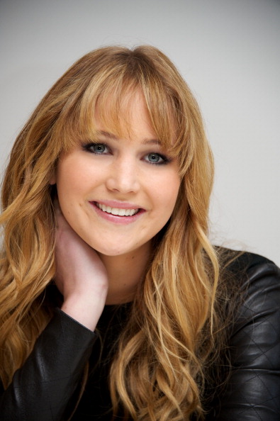 Jennifer_Lawrence_attending_The_Hunger_Games_press_conference_in_Beverly_Hills_06.jpg