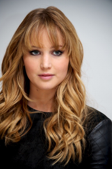 Jennifer_Lawrence_attending_The_Hunger_Games_press_conference_in_Beverly_Hills_11.jpg