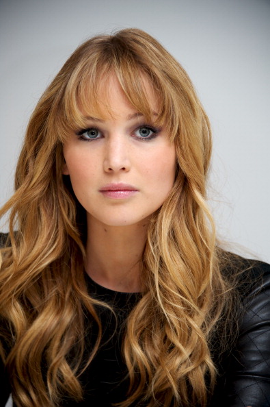 Jennifer_Lawrence_attending_The_Hunger_Games_press_conference_in_Beverly_Hills_16.jpg