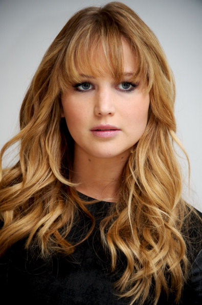 Jennifer_Lawrence_attending_The_Hunger_Games_press_conference_in_Beverly_Hills_17.jpg