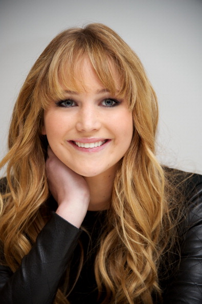 Jennifer_Lawrence_attending_The_Hunger_Games_press_conference_in_Beverly_Hills_19.jpg