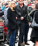 Beautiful_Jennifer_Lawrence_helps_promote_The_Hunger_Games_Mall_Tour_in_Seattle_04.jpg