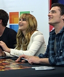 Beautiful_Jennifer_Lawrence_helps_promote_The_Hunger_Games_Mall_Tour_in_Seattle_05.jpg