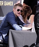 Jennifer_Lawrence_appears_at_this_event_to_give_away_free_tickets_to_The_Hunger_Games_world_premiere_12.jpg