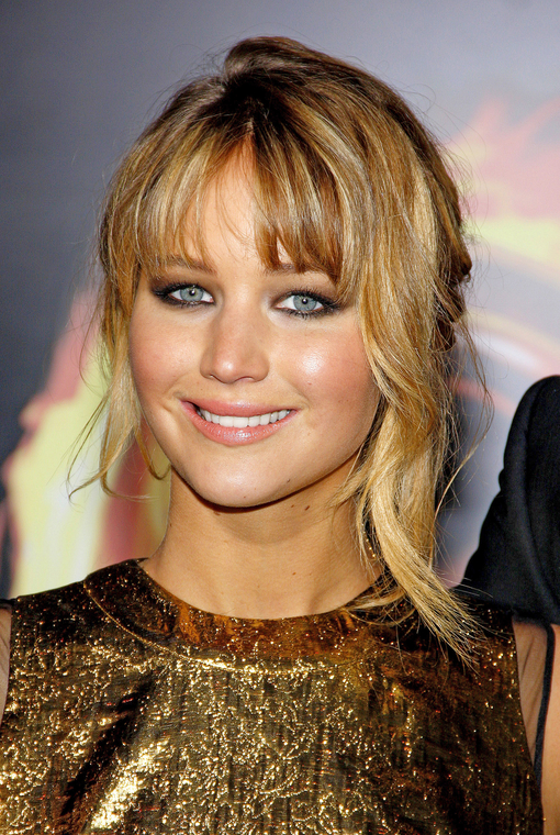 Jennifer_Lawrence_at_the_LA_premiere_of_The_Hunger_Games_begging_for_an_Oscar_in_a_gold_dress_048.JPG