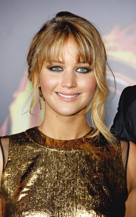 Jennifer_Lawrence_at_the_LA_premiere_of_The_Hunger_Games_begging_for_an_Oscar_in_a_gold_dress_049.JPG