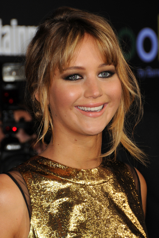 Jennifer_Lawrence_at_the_LA_premiere_of_The_Hunger_Games_begging_for_an_Oscar_in_a_gold_dress_079.jpg