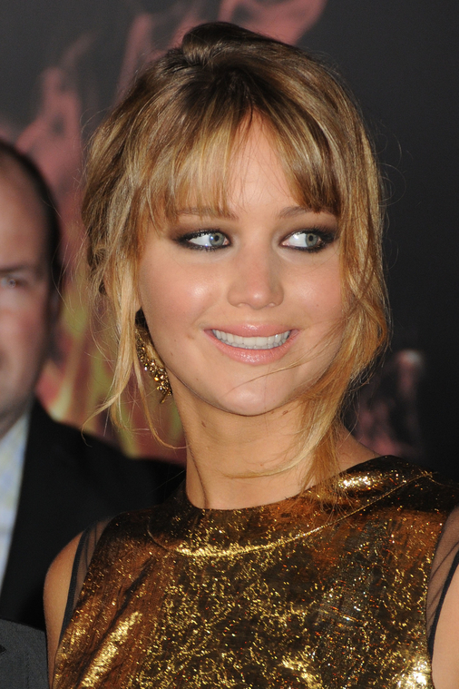 Jennifer_Lawrence_at_the_LA_premiere_of_The_Hunger_Games_begging_for_an_Oscar_in_a_gold_dress_085.jpg