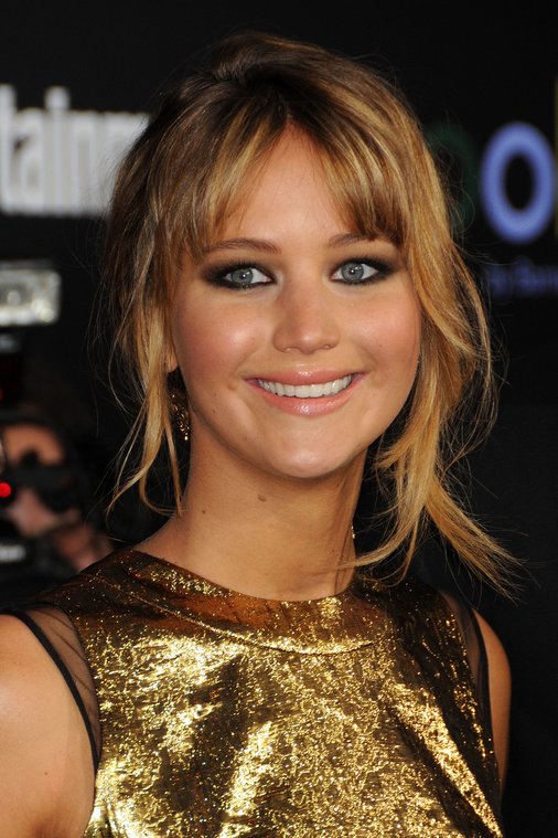 Jennifer_Lawrence_at_the_LA_premiere_of_The_Hunger_Games_begging_for_an_Oscar_in_a_gold_dress_101.jpg