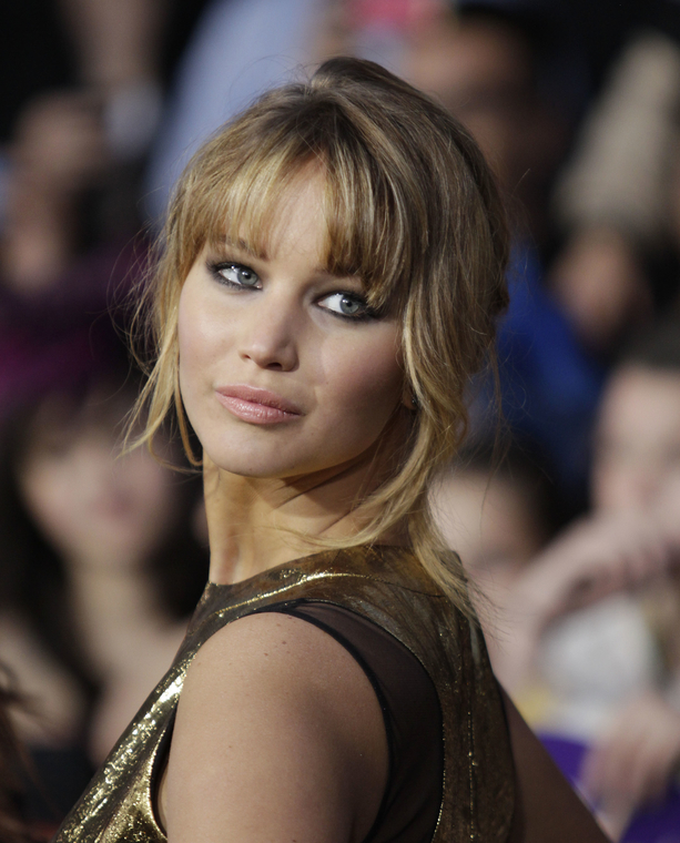 Jennifer_Lawrence_at_the_LA_premiere_of_The_Hunger_Games_begging_for_an_Oscar_in_a_gold_dress_122.jpg