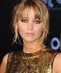 Jennifer_Lawrence_in_a_beautiful_gold_dress_at_the_premiere_of_The_Hunger_Games_016.jpg