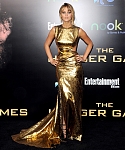 Jennifer_Lawrence_in_a_beautiful_gold_dress_at_the_premiere_of_The_Hunger_Games_053.jpg