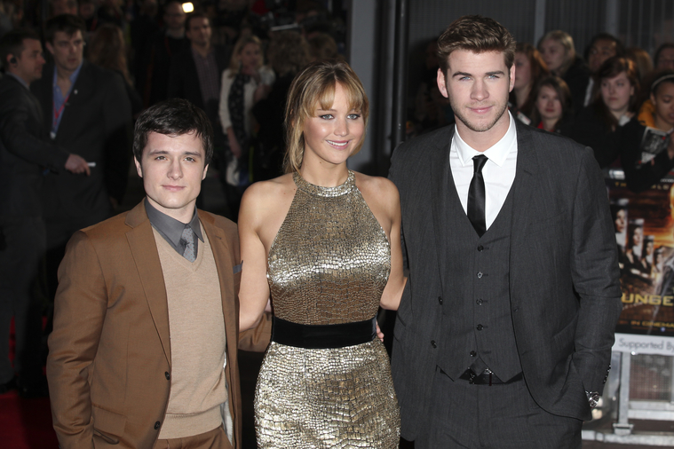 Beautiful_Jennifer_Lawrence_in_a_Golden_dress_at_the_London_premiere_of_The_Hunger_Games_075.jpg