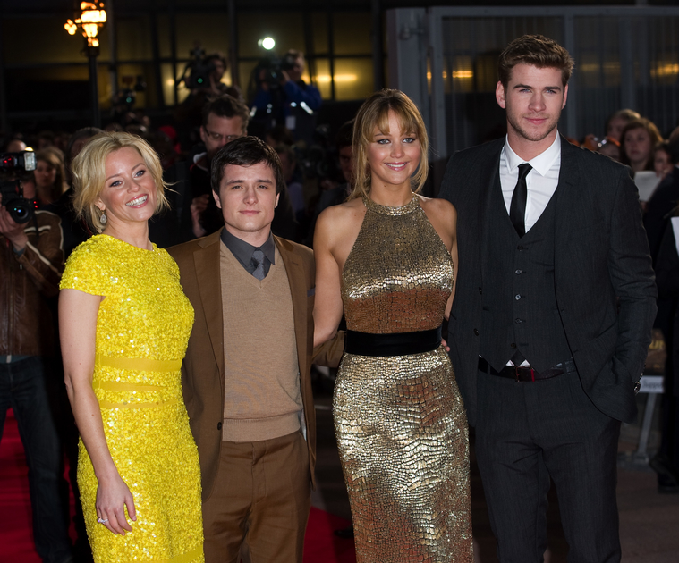 Beautiful_Jennifer_Lawrence_in_a_Golden_dress_at_the_London_premiere_of_The_Hunger_Games_081.jpg