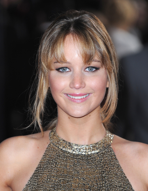 Beautiful_Jennifer_Lawrence_in_a_Golden_dress_at_the_London_premiere_of_The_Hunger_Games_091.jpg