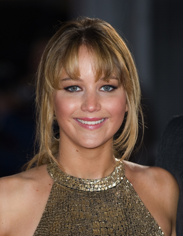 Beautiful_Jennifer_Lawrence_in_a_Golden_dress_at_the_London_premiere_of_The_Hunger_Games_113.jpg