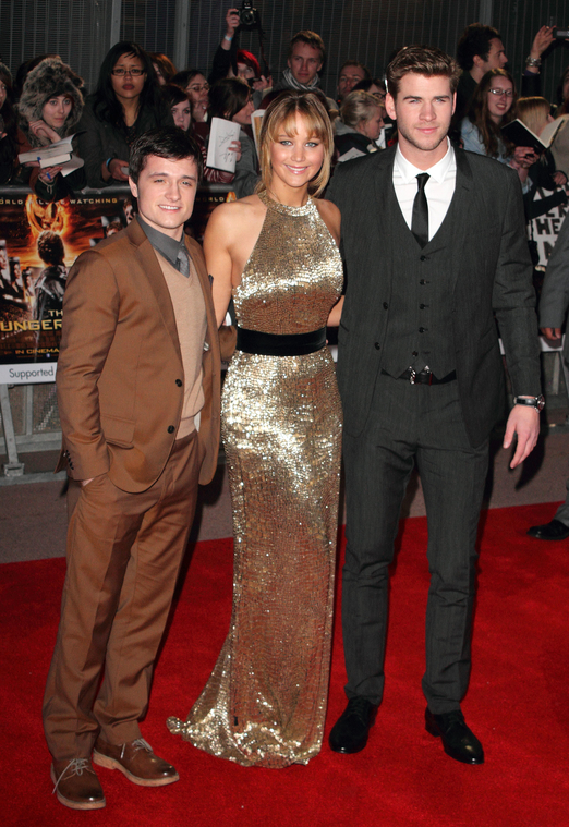 Beautiful_Jennifer_Lawrence_in_a_Golden_dress_at_the_London_premiere_of_The_Hunger_Games_181.jpg
