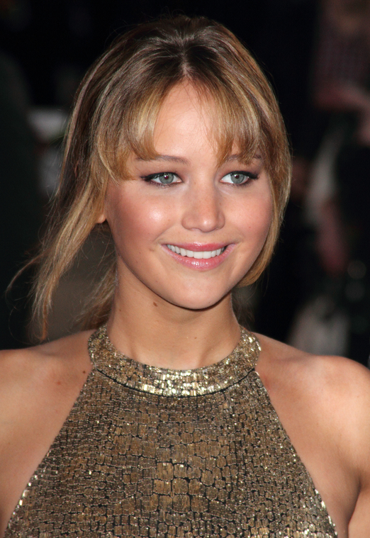 Jennifer_Lawrence_at_the_London_premiere_of_The_Hunger_Games_begging_for_an_Oscar_in_a_gold_dress_071.jpg