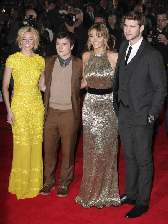 Jennifer_Lawrence_at_the_London_premiere_of_The_Hunger_Games_begging_for_an_Oscar_in_a_gold_dress_145.jpg